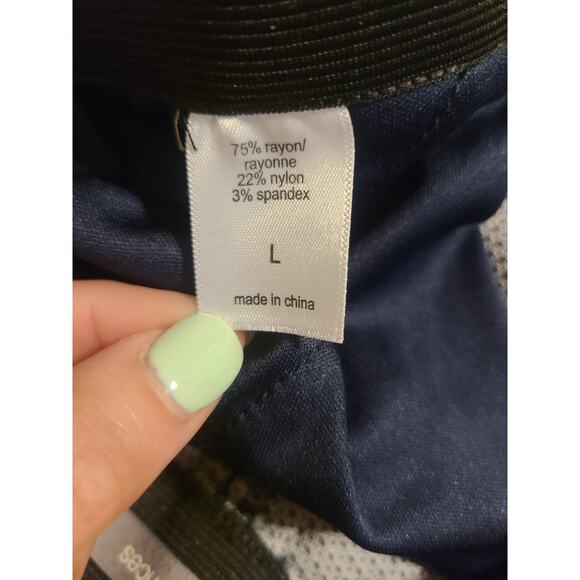 Maurices large women's navy and white capris - Picture 5 of 9